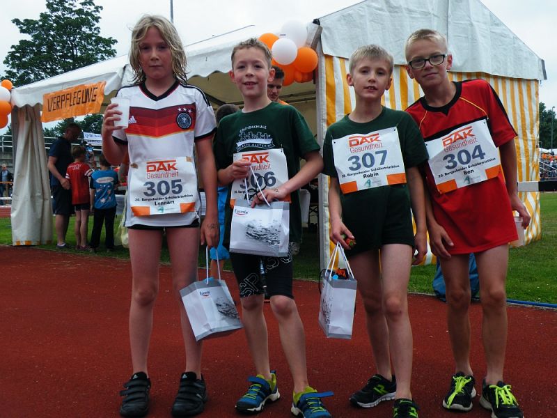 Jungen B (100 m Schwimmen, 2, 5 km Radfahren, 400 m Laufen)